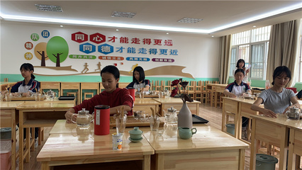 臨滄市鳳慶縣文化和旅游局開展“學(xué)黨史 悟思想 辦實(shí)事 開新局”國學(xué)文化推廣服務(wù)系列活動(dòng)